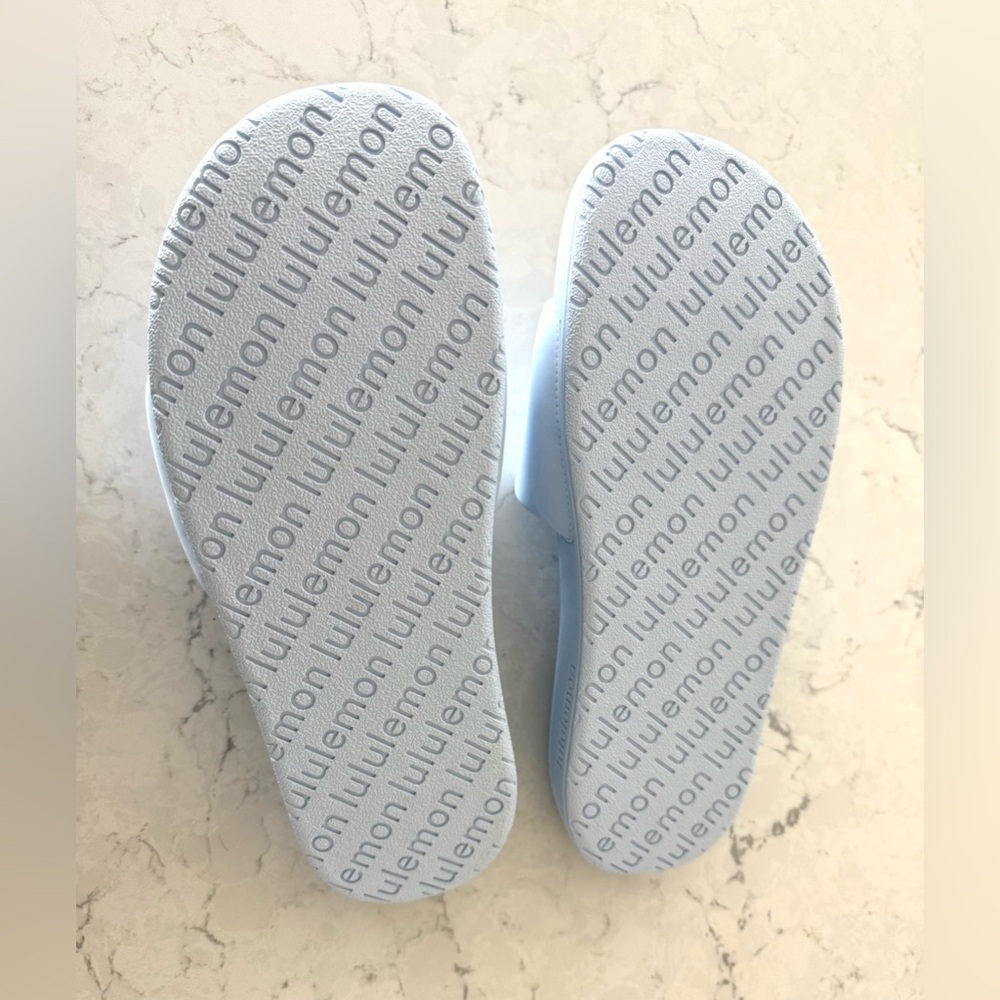 Lululemon Women's Restfeel Slide New Without Box Size 8 Windmill Periwinkle - Picture 2 of 4